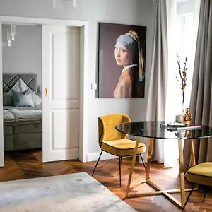 https://exclusive-flat-in-popular-area.find-berlin-hotels.com